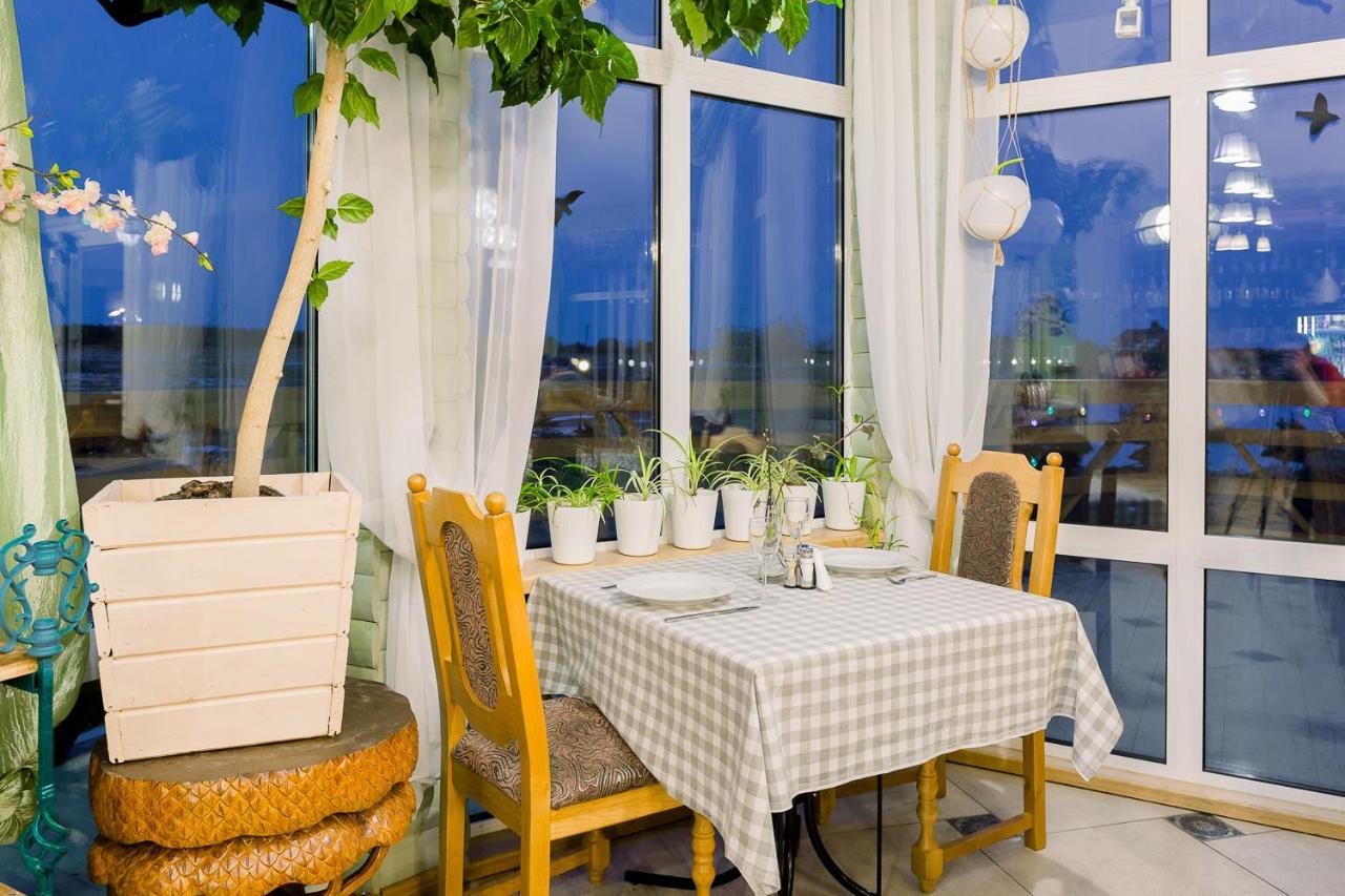 Hotel Kvetky Yablyni Sutoki Exteriér fotografie